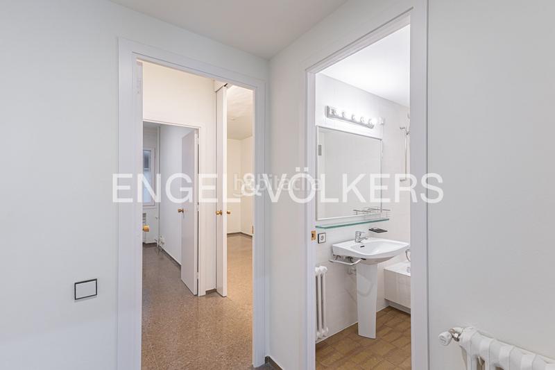 Foto c7540e3e-e31b-4dd2-a477-21a2b7e6f3d1. Alquiler apartamento amplio y luminoso apartamento cerca de la plaza kennedy en Barcelona