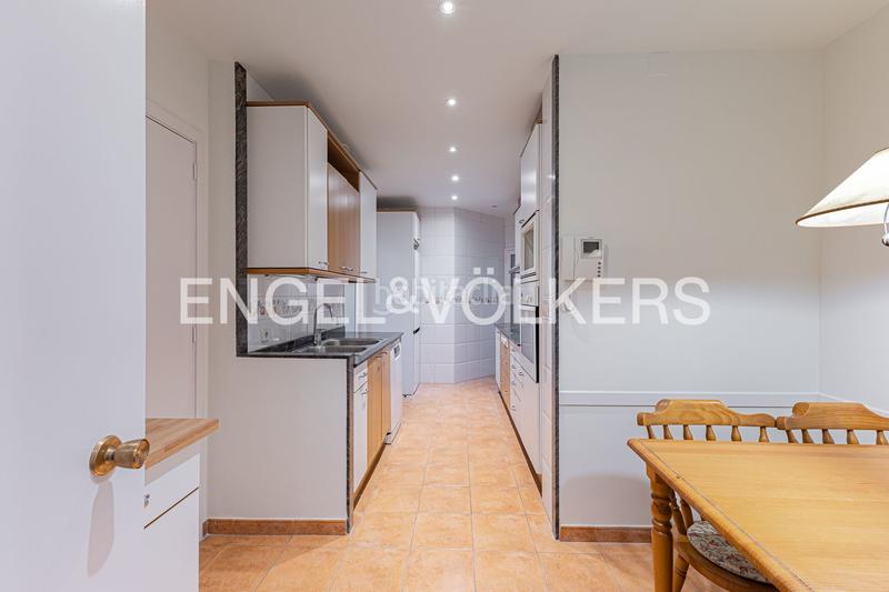 Foto 3eaf37e2-8104-4253-a41c-f94f6089420f. Lloguer apartament amb calefacció aparcament a Sant Gervasi - Bonanova Barcelona