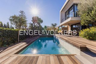 Casa a Montmar. Casa de diseño con piscina y jardín en montemar, cerca de la pla