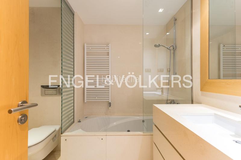 Foto 4545238d-0898-4d66-8814-2b47bc99ba64. Miete appartement mit heizung parking pool in Pedralbes Barcelona