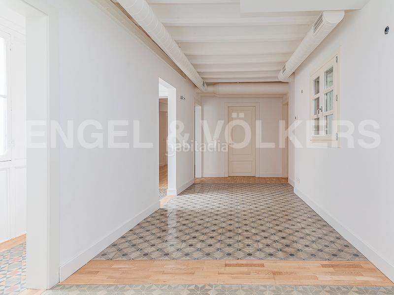 Foto 0a5cb904-5a0c-41d1-9915-84635b677b26. Piccolo appartamento con riscaldamento piscina in Barcelona