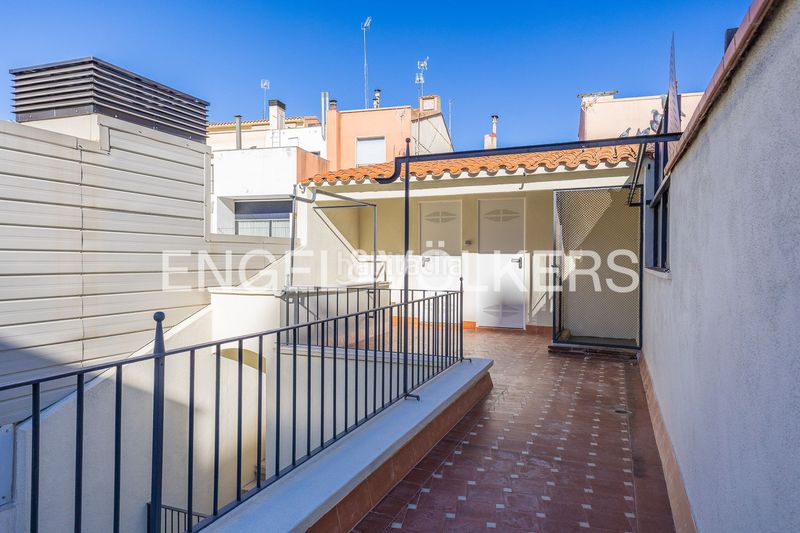 Foto 0be10029-db99-4c28-b6e3-dd61fc5d9084. Casa amb calefacció aparcament a Ca n'Aurell Terrassa