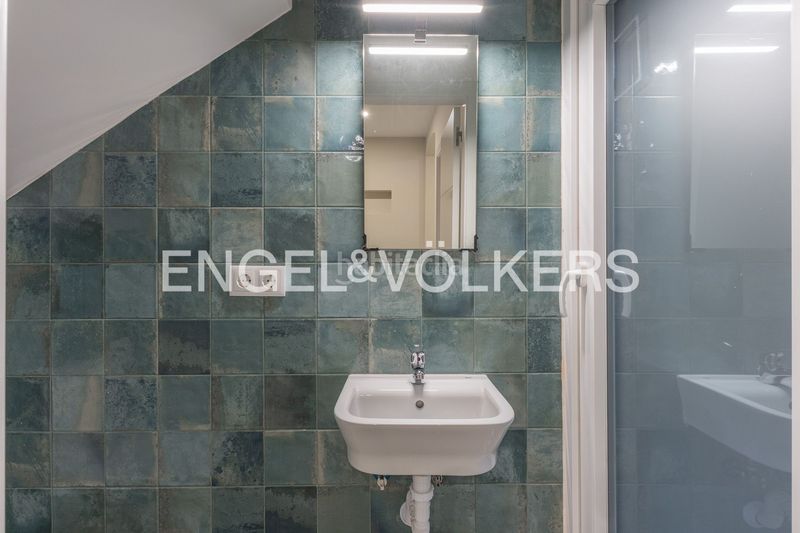 Foto 2e0dd2a2-5898-4c29-b762-616b94ceb594. Casa amb calefacció aparcament a Ca n'Aurell Terrassa