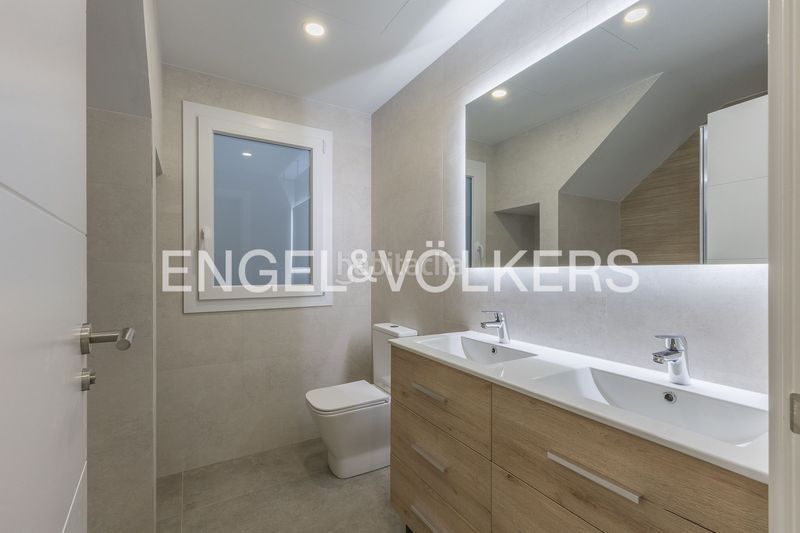 Foto b9e652c2-6dde-4f1c-93b7-44ad632457d2. Casa amb calefacció aparcament a Ca n'Aurell Terrassa