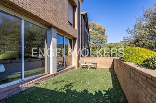 Reihenhaus in Centre. Refugio de lujo en sant just desvern elegancia y confort con vis