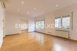 Appartement à Barri de les Corts. Piso excepcional de 3 hab en les corts  lilla listo para entrar