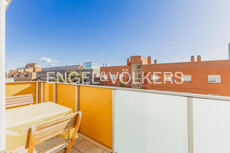 Foto 04cd8d45-26d8-4e96-8f5d-2e030e63ee12. Apartament amb calefacció aparcament piscina a La Vila Olímpica del Poblenou Barcelona