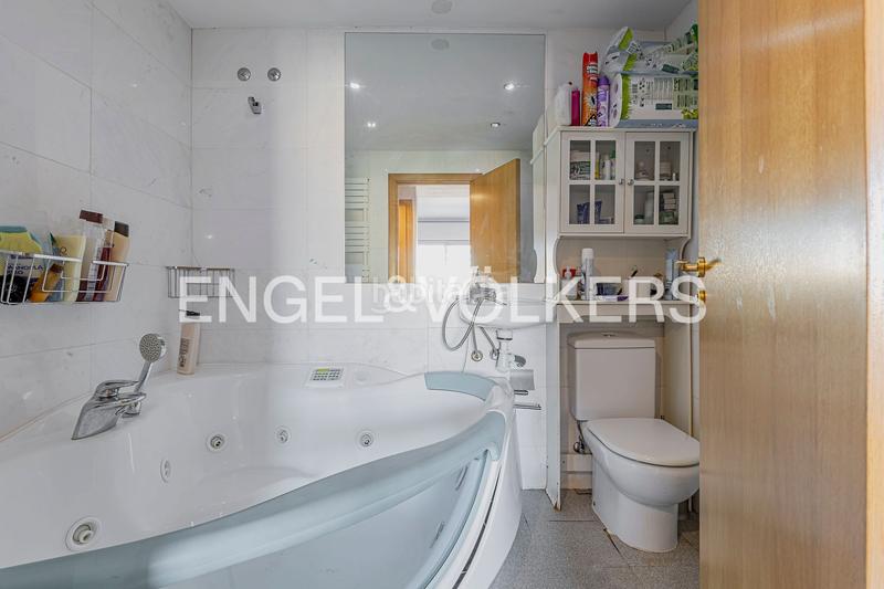 Foto 95df2abb-29db-4bea-bfe8-f2ab5154d1ef. Apartament amb calefacció aparcament piscina a La Vila Olímpica del Poblenou Barcelona