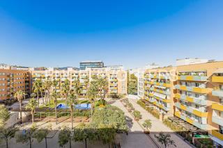 Appartement à La Vila Olímpica del Poblenou. Apartamento en barcelona con balcón privado y piscina