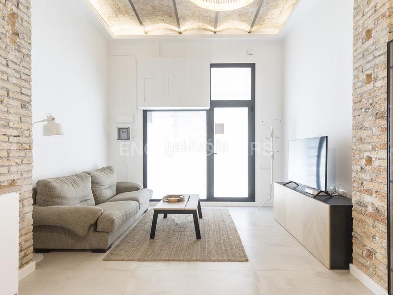 Foto 1735f9ea-3b97-4af8-9248-ff142ec3541b. Alquiler apartamento nuevo piso temporal amueblado en pl. españa en Barcelona