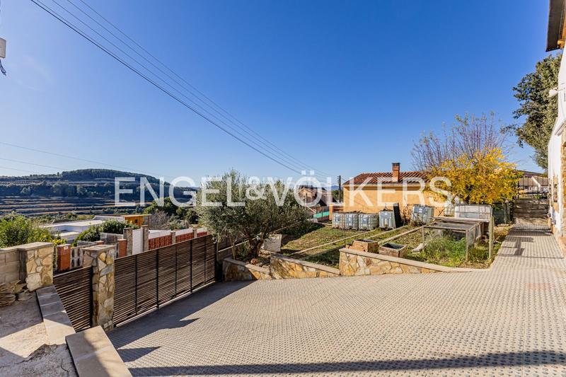 Foto a52180a6-cd14-43f9-a069-6aa42ac04932. Haus mit heizung parking in Subirats