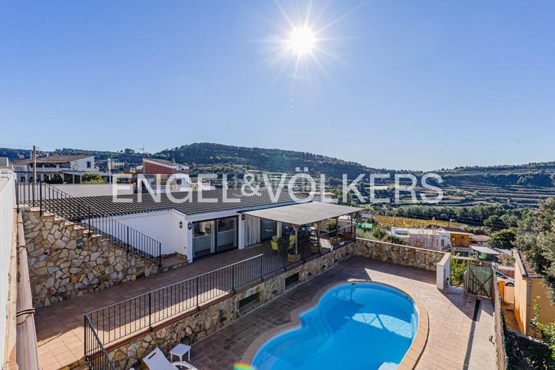 Foto af2420ef-12a5-4967-abbf-294e88e52e17. Haus mit heizung parking in Subirats