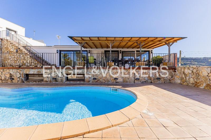 Foto e6c359f1-5a7f-4ab6-b36b-bb54ab2c9f3f. Haus mit heizung parking in Subirats