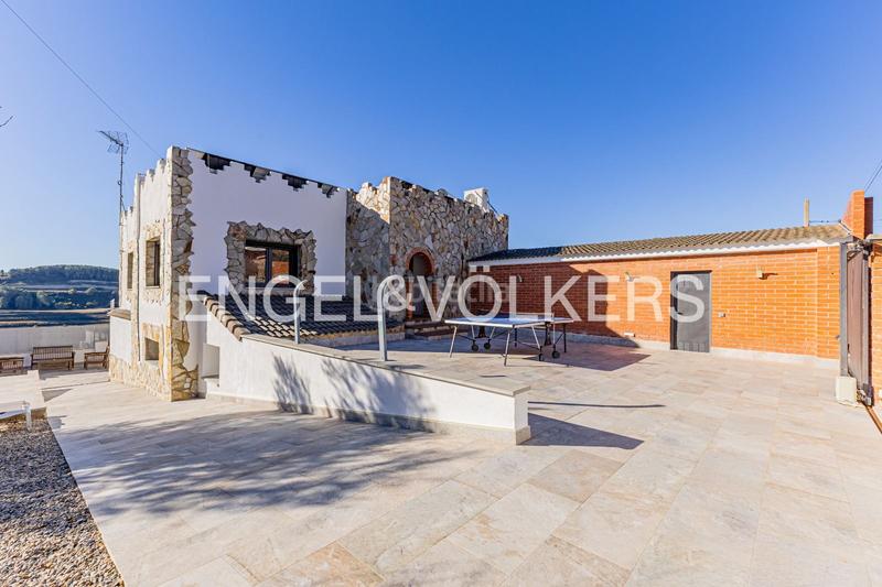 Foto efa89607-3b0c-4e44-a924-68fce4ca6e64. Haus mit heizung parking in Subirats