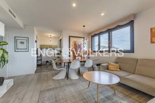 Dachwohnung in Sanfeliu. Espectacular piso con parking y piscina