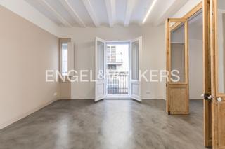 Appartement à Barceloneta. Vivienda reformada en la barceloneta.
