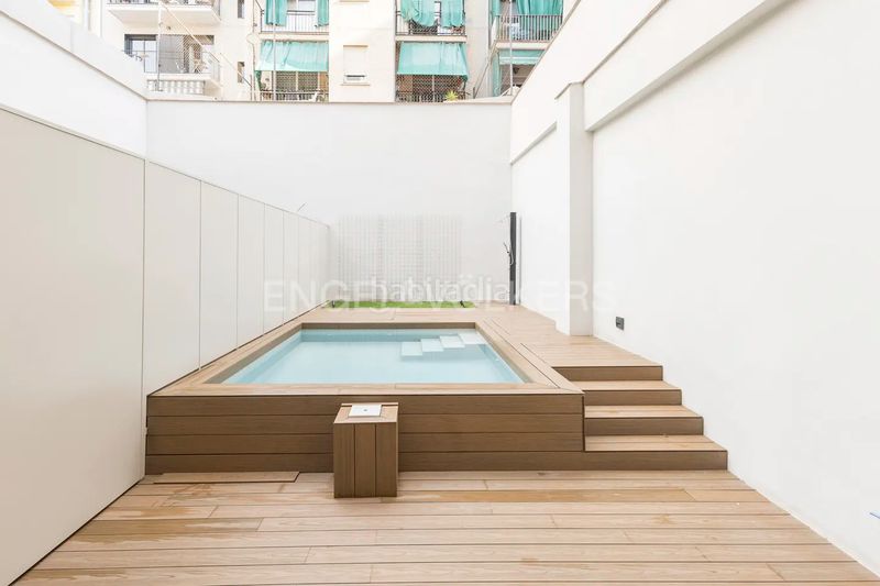 Foto 684c4cdc-90fd-401a-8ad0-57e713e5cc2a. Zweistöckige wohnung 112m<sup>2</sup> mit heizung pool in Vila de Gràcia Barcelona