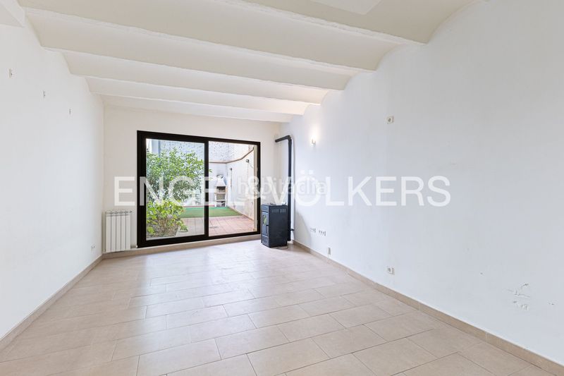 Foto 1656041f-c159-4d0a-a7a7-ab88970dd4b7. Casa amb calefacció a Sants Barcelona