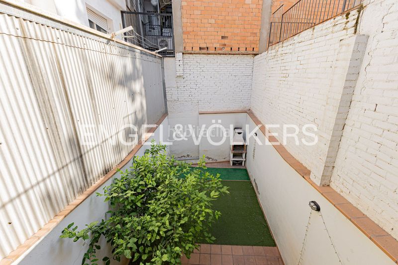 Foto bc5785a4-c3cb-405e-adaf-01a5f4289baa. Casa amb calefacció a Sants Barcelona