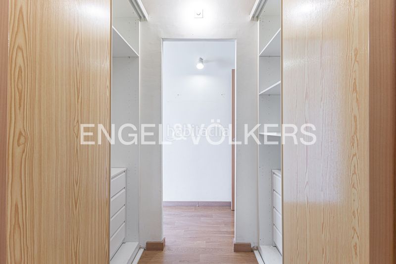 Foto d6d9d346-d32b-4e82-85db-b0b9d2d8ed41. Casa amb calefacció a Sants Barcelona
