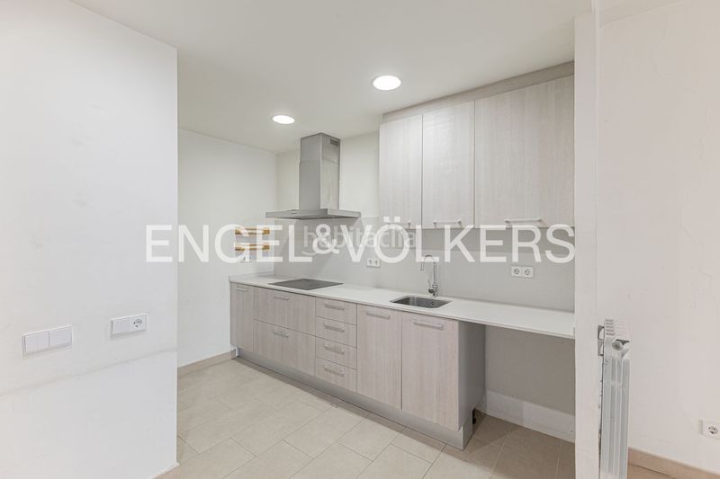 Foto eabdcd1b-f403-414d-b60e-7f7ce9dcb806. Casa amb calefacció a Sants Barcelona
