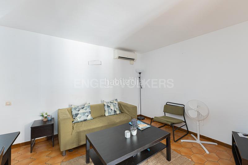 Foto 70b125c1-4cd2-4e15-8cbb-9bde8adb0acb. Alquiler apartamento amplio piso de 4 habitaciones en el gótico en Barcelona