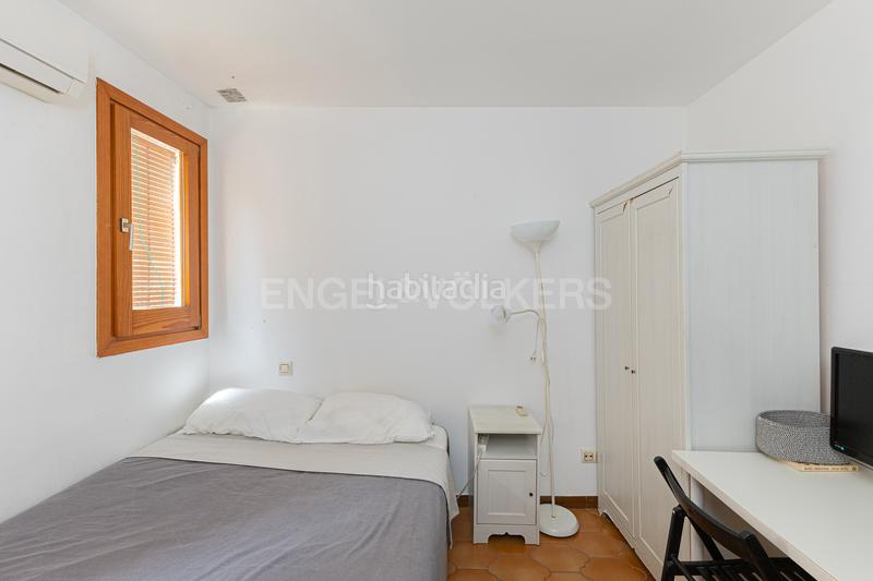 Foto 95440a6a-853f-47f3-9d90-a05abef2d2f1. Alquiler apartamento amplio piso de 4 habitaciones en el gótico en Barcelona