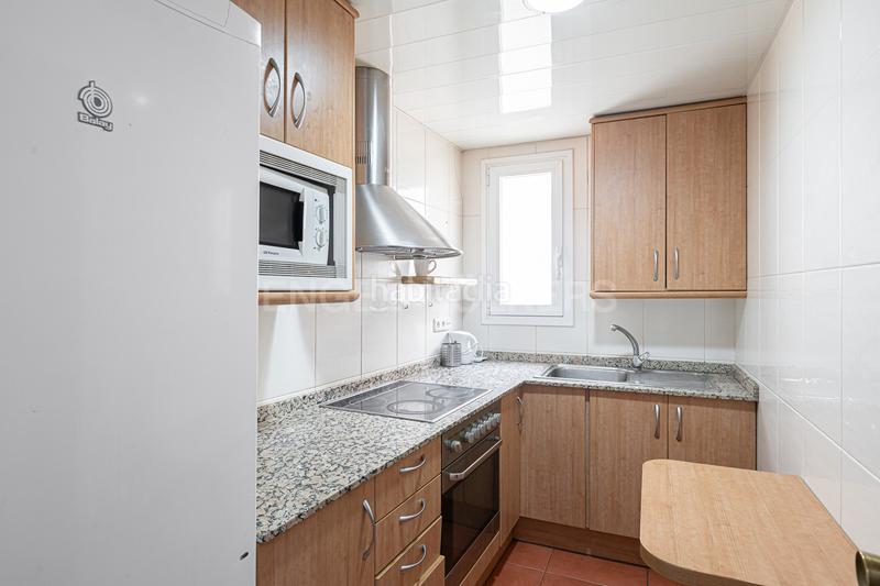 Foto d199051c-9c8b-4bbd-b564-32fb0b4b8f00. Alquiler apartamento amplio piso de 4 habitaciones en el gótico en Barcelona