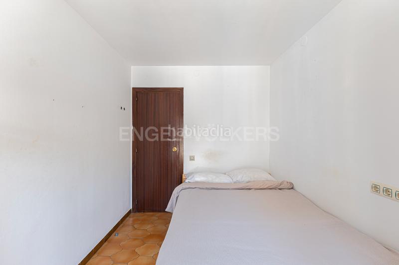 Foto de81aa89-83b2-47c3-b8a2-0a1cf956988c. Alquiler apartamento amplio piso de 4 habitaciones en el gótico en Barcelona