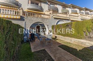 Casa a Centre. Casa adosada con piscina y vistas espectaculares en el centro