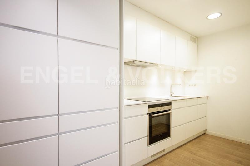 Foto 5cefd1c9-a930-458e-bb75-630ecfb2bb16. Alquiler apartamento  temporal , amueblado con terraza en el terrado en Barcelona