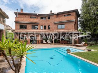 Casa  Passeig peònia. Magnífica casa de cuatro plantas en valldoreix