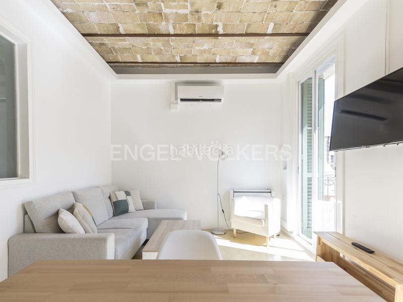 Foto d799dac0-cd87-4a3d-b163-e3a1a689b2df. Alquiler apartamento temporal reformado y luminoso con 2 habitaciones en Barcelona