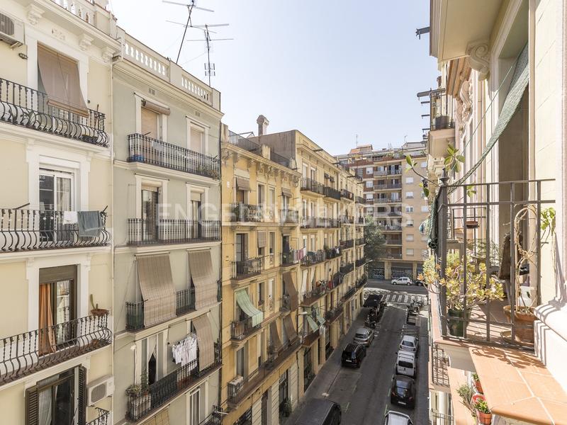 Foto f0374543-27e9-4609-94f2-f72c21160ec0. Alquiler apartamento temporal reformado y luminoso con 2 habitaciones en Barcelona