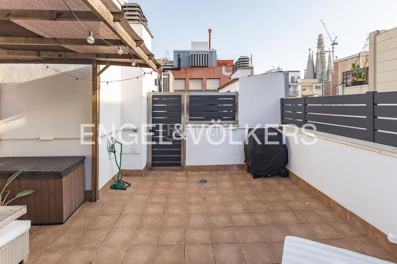 Foto 8a79e2c1-09dd-413d-a1ee-d48fb40f57bf. Penthouse with heating in El Camp d´en Grassot i Gràcia Nova Barcelona