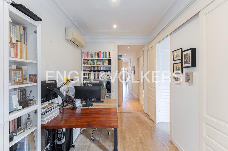 Foto 4f7261d1-7ecb-41c8-82fd-410e5b86db18. Appartement mit heizung in Dreta de l´Eixample Barcelona