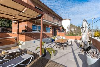 Casa a Vallirana. Bonito hogar en vallirana con piscina y encanto