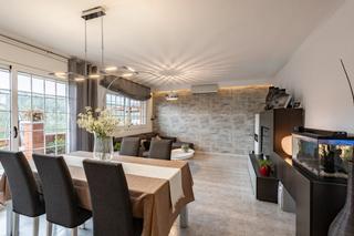 Casa en Vallirana. Bonito hogar en vallirana con piscina y encanto