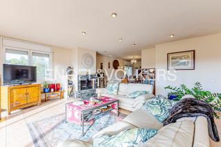 Casa en La Floresta. Bonita casa con mucho espacio en la floresta