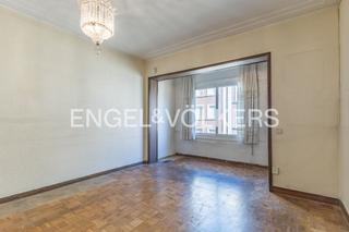 Piccolo appartamento in Barri de les Corts. Excelente piso a reformar en la mejor zona de les corts