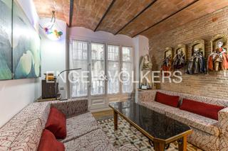 Appartement à Gòtic. Histórico apartamento con parte de la antigua muralla romana