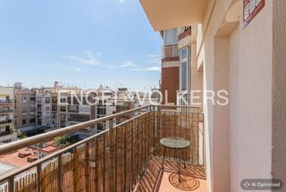 Pis a L´Antiga Esquerra de l´Eixample. Piso alto reformado junto a consell de cent en la izquierda del