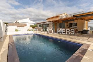 Haus in Urbanitzacions. Casa con licencia turística, vistas al mar y a la montaña, con p