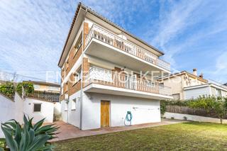 Location Maison à La Plana-Bellsoleig. Amplia casa con jardín en tranquila zona de sant just