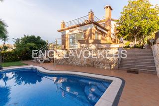 Location Maison à Canet de Mar. Joya costera con piscina y vista al mar en canet de mar