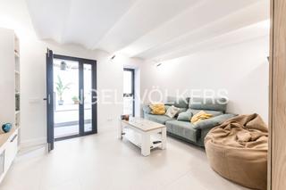 Apartament a El Poble Sec - Parc de Montjuïc. Bonito bajo reformado con patio y balcón
