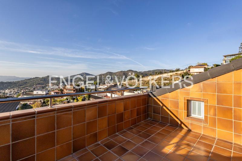 Foto 58cf29de-5c7e-4dea-b43a-4b4a20b9b27f. Haus mit heizung parking pool in La Miranda Esplugues de Llobregat