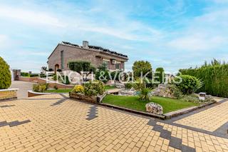 Haus in Castellbisbal. Espectacular casa independiente con vistas abiertas en castellbi