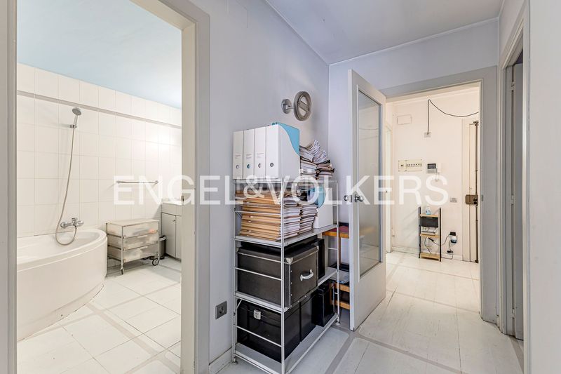 Piso nuda propiedad gran oportunidad de inversión en eixample dreta en Barcelona - Imagen 18