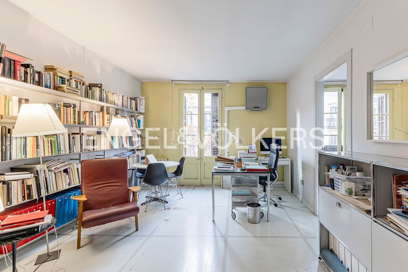 Piso nuda propiedad gran oportunidad de inversión en eixample dreta en Barcelona - Imagen 2